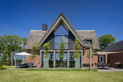 Voeg karakter en stijl toe aan je huis met klassieke houten kozijnen van pascalramenendeuren.nl